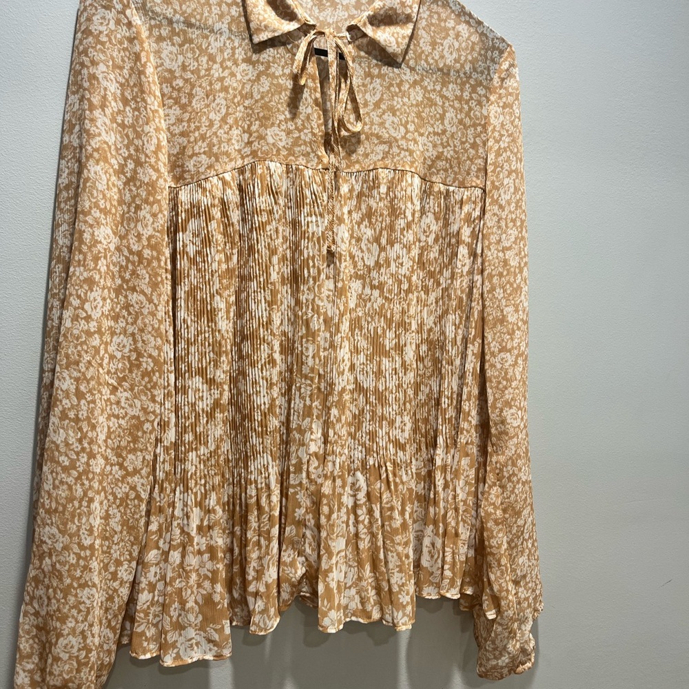 Women's Medium Floral light Beige LC Lauren Conrad Pleated Blouse - Picture 6 of 8
